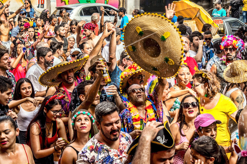 Ao menos 70 cidades do interior de SP cancelam carnaval em 2022