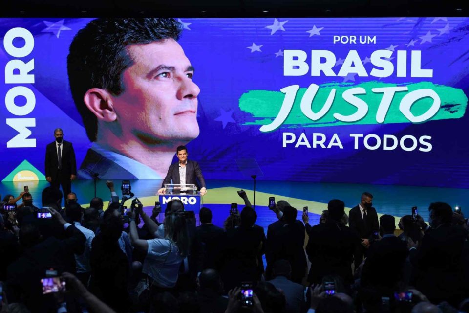 Sérgio Moro se filia ao Podemos com discurso nacionalista