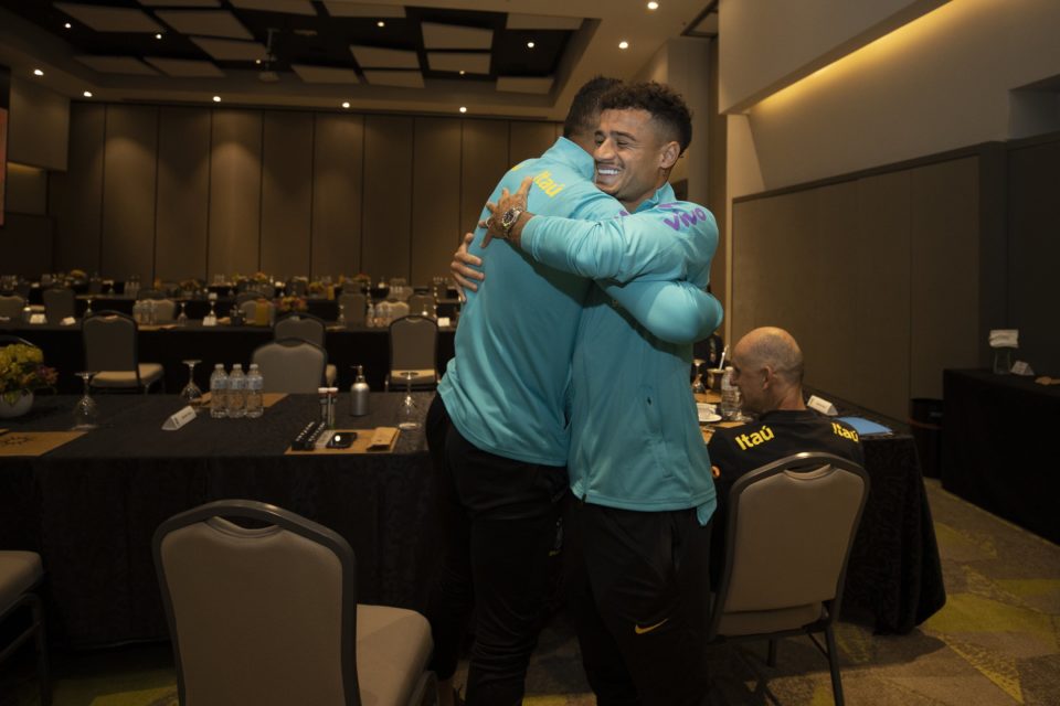 Surpreso com críticas, Philippe Coutinho garante estar 100%