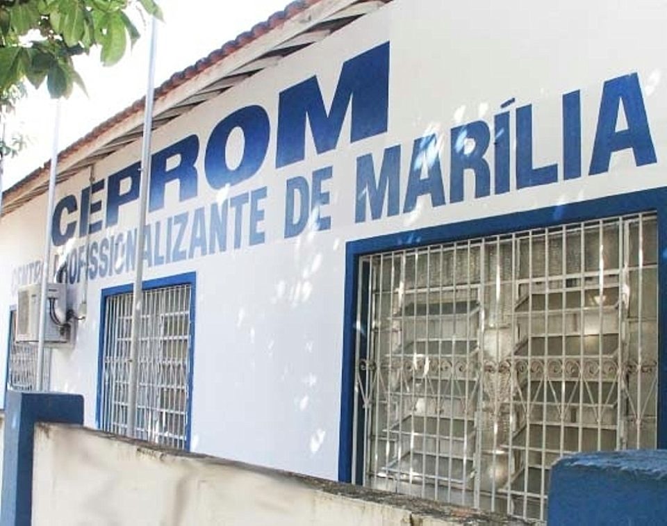 Prédio do Ceprom é danificado na Nelson Spielmann