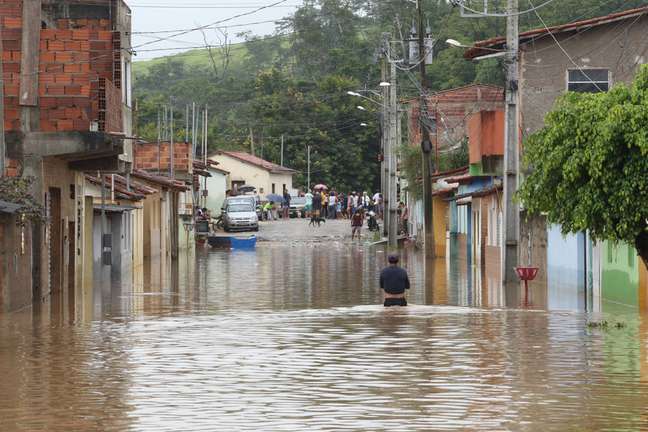 Investimentos do governo em Defesa Civil caem 43% em 2021