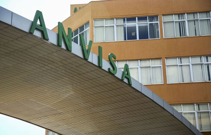 Anvisa recebe novas ameaças por vacinação de crianças