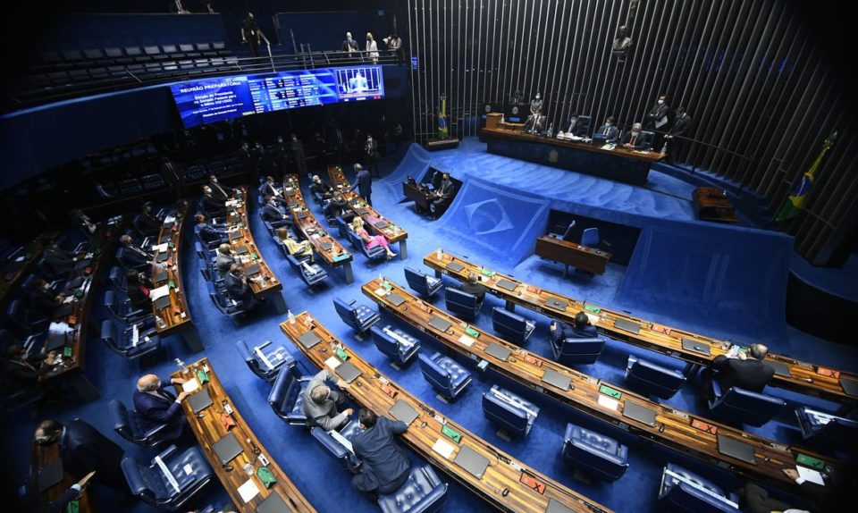 Senado aprova PL que dificulta concorrência entre viações