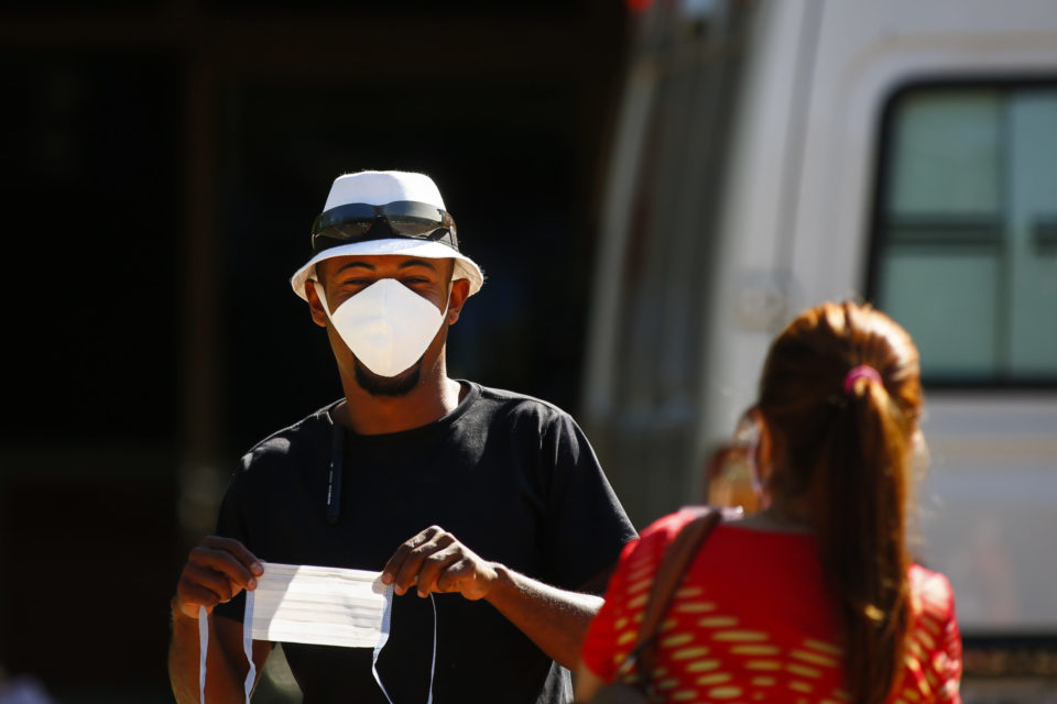 SP pede estudo sobre risco de flexibilizar uso de máscara