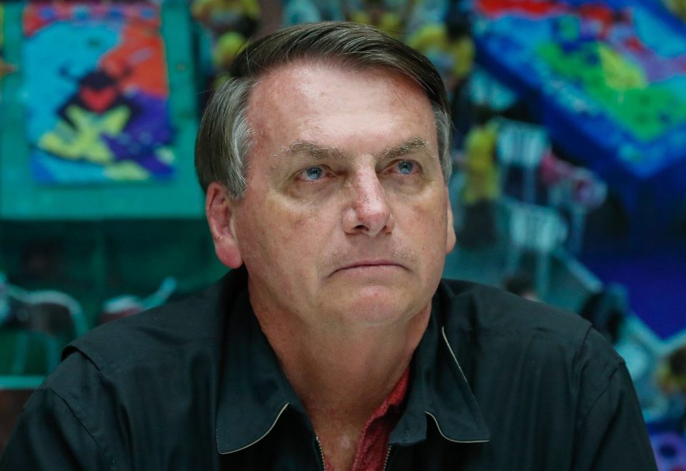 Bolsonaro diz que recusou ajuda da Argentina por ser ‘muito cara’