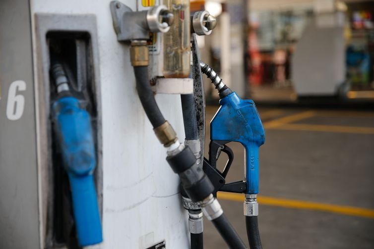 Preço da gasolina tem redução de R$ 0,10 nos postos de Marília