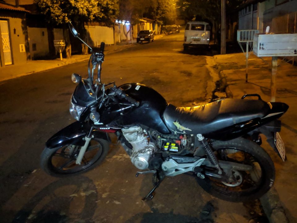 Criminoso é preso após roubar moto e esfaquear a vítima na região