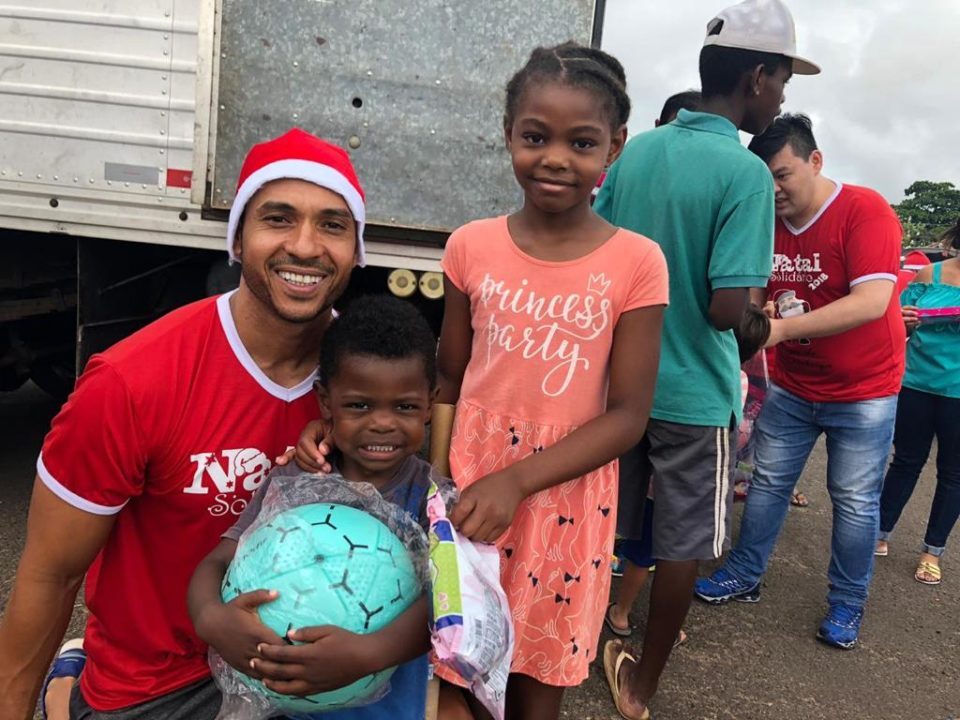 Grupo celebra Natal com crianças de Nóbrega há sete anos