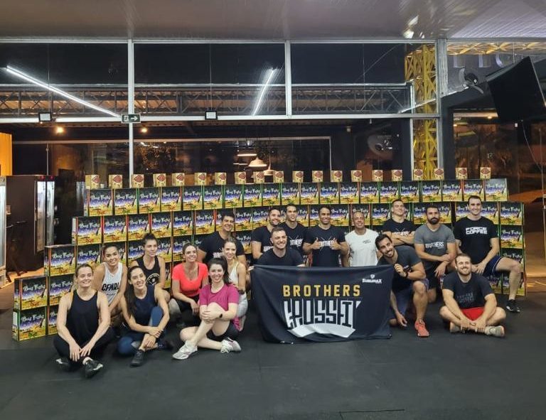 Crossfit Marília arrecada cestas básicas e panetones