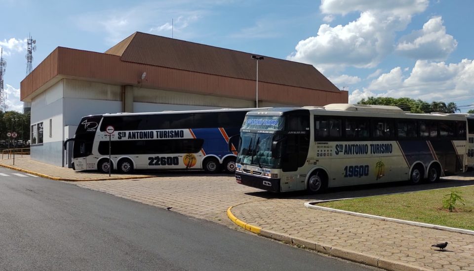 Artesp manda recolher sete ônibus que transportavam trabalhadores
