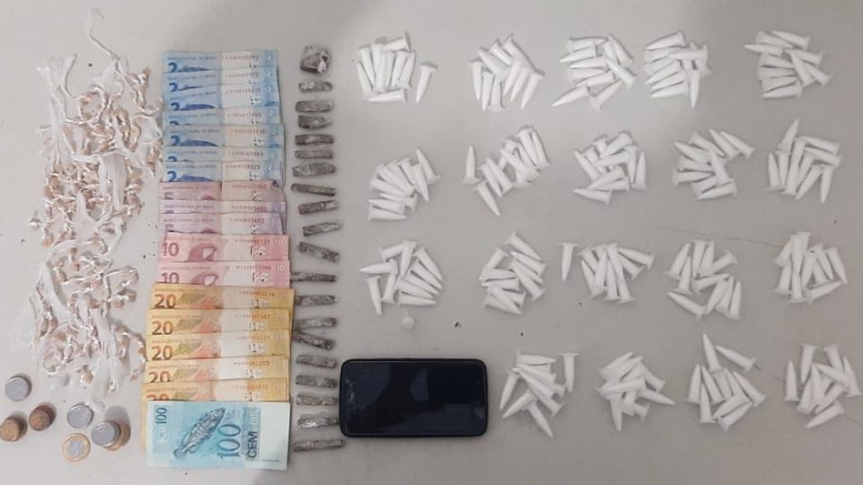 Adolescente é detido com drogas na Vila Barros