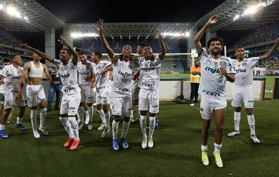 Palmeiras dá chance a 24 atletas da base em 2021
