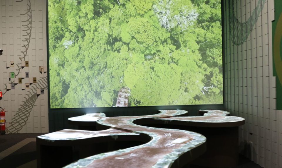 Tecnológico, museu apresenta maior bioma tropical da Terra