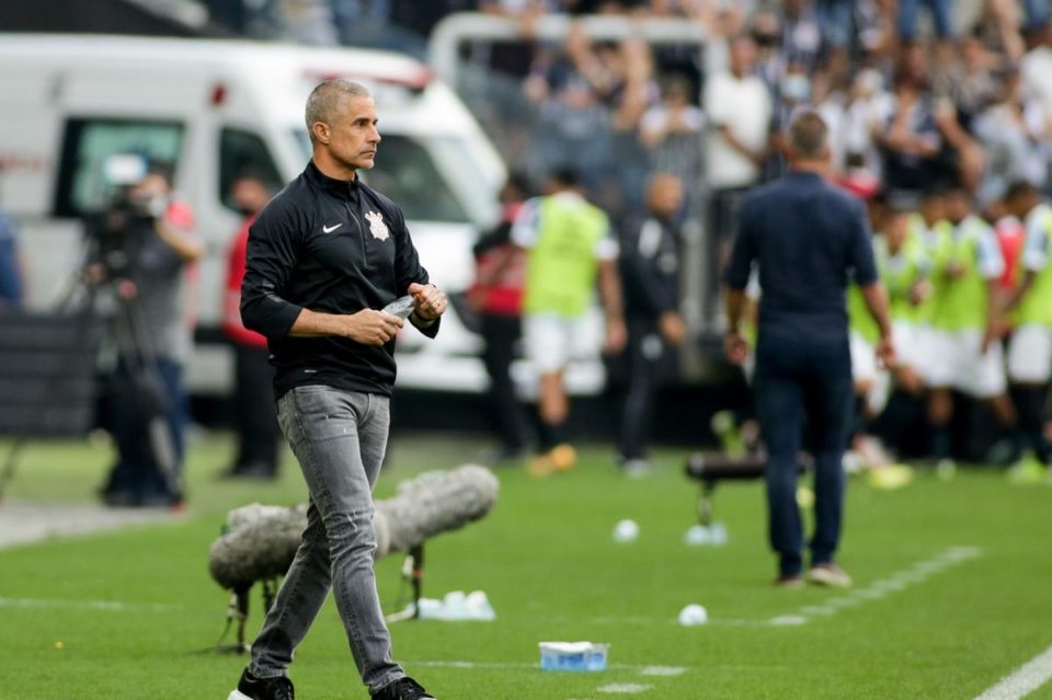 Sylvinho vê trabalho ‘muito bom’ no Corinthians