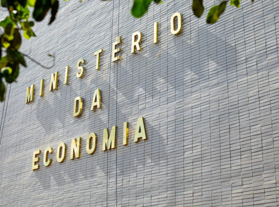 Economia reduz estimativa de déficit em 2022