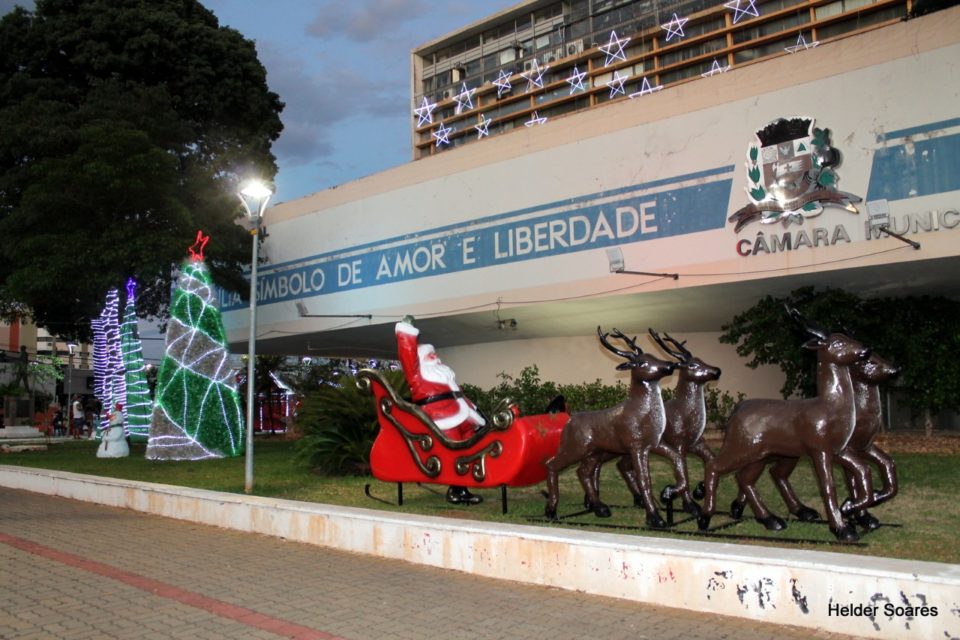 Prefeitura realiza a abertura do Natal Iluminado