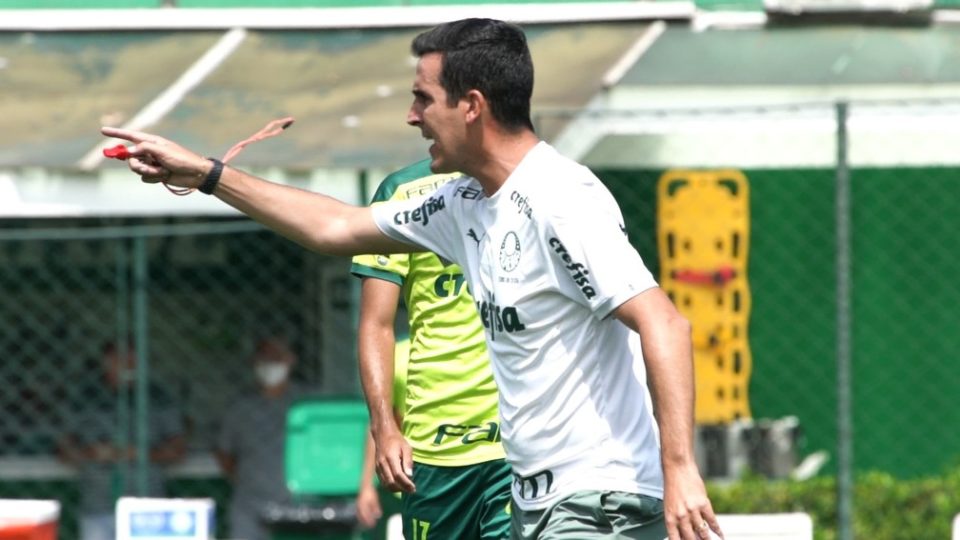 Técnico do Palmeiras elogia garotos e agradece confiança