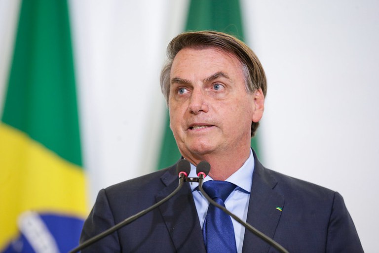 Bolsonaro critica governadores e passaporte da vacina