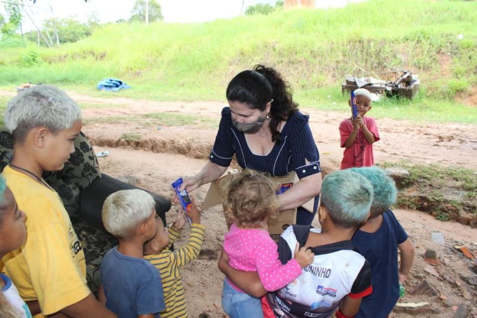 Fundo entrega alimentos a famílias da zona Sul de Marília