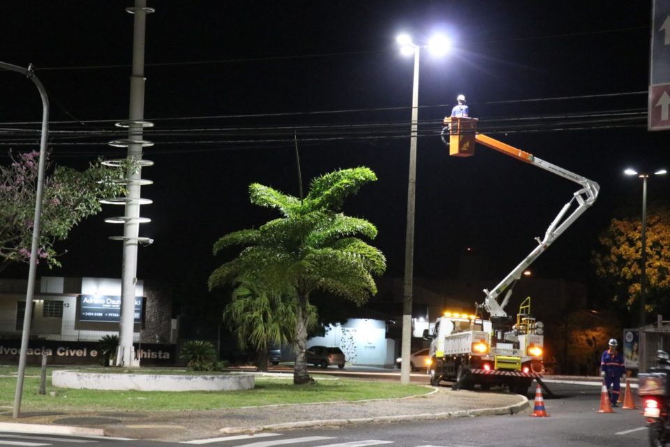 Prefeitura moderniza iluminação em dois pontos