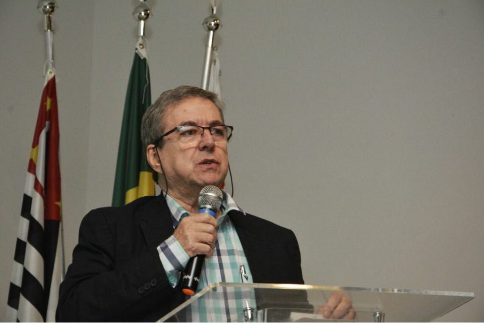 Camarinha aposta em afrouxamento da lei para ser candidato