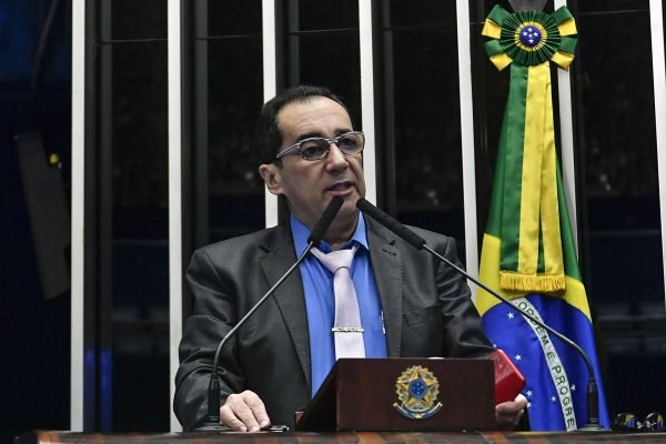 PGR pede inquérito contra Kajuru por ataque a Gilmar