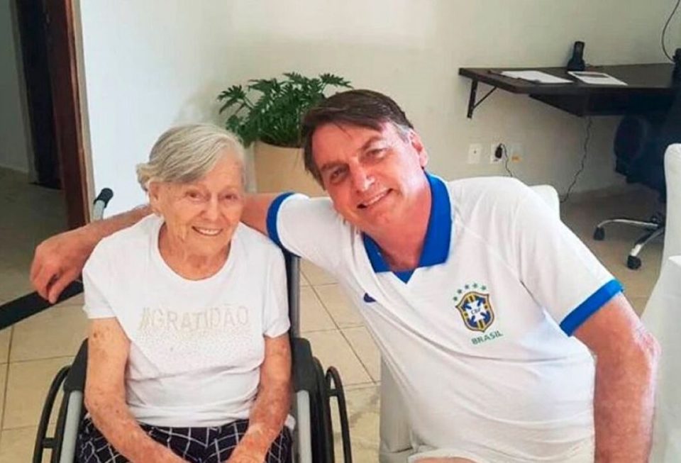 Mãe de Jair Bolsonaro morre aos 94 anos, no interior de SP