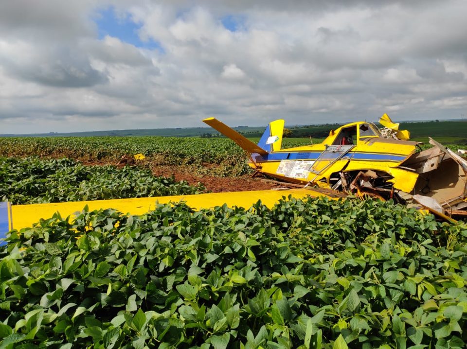 Aeronave agrícola faz pouso forçado na região