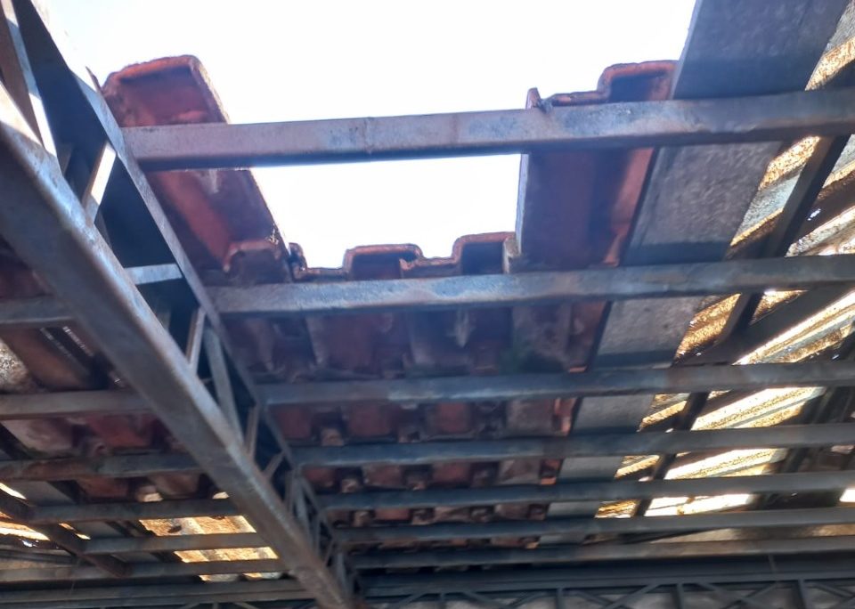 Preso por furto tenta quebrar vidros de viatura da PM