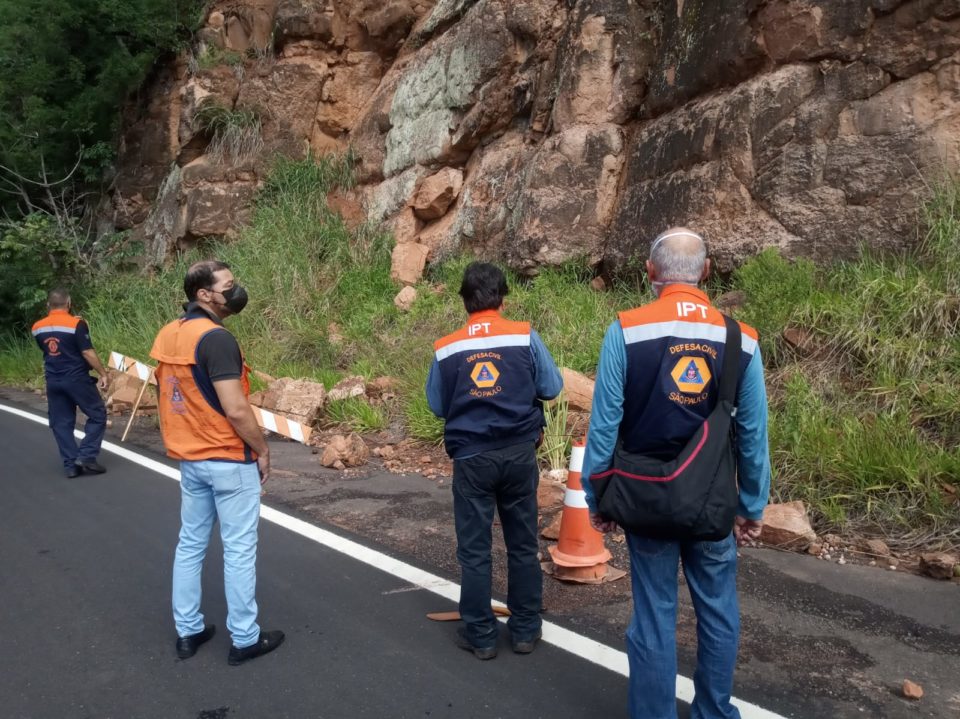 Equipe técnica pede interdição parcial da serra de Avencas