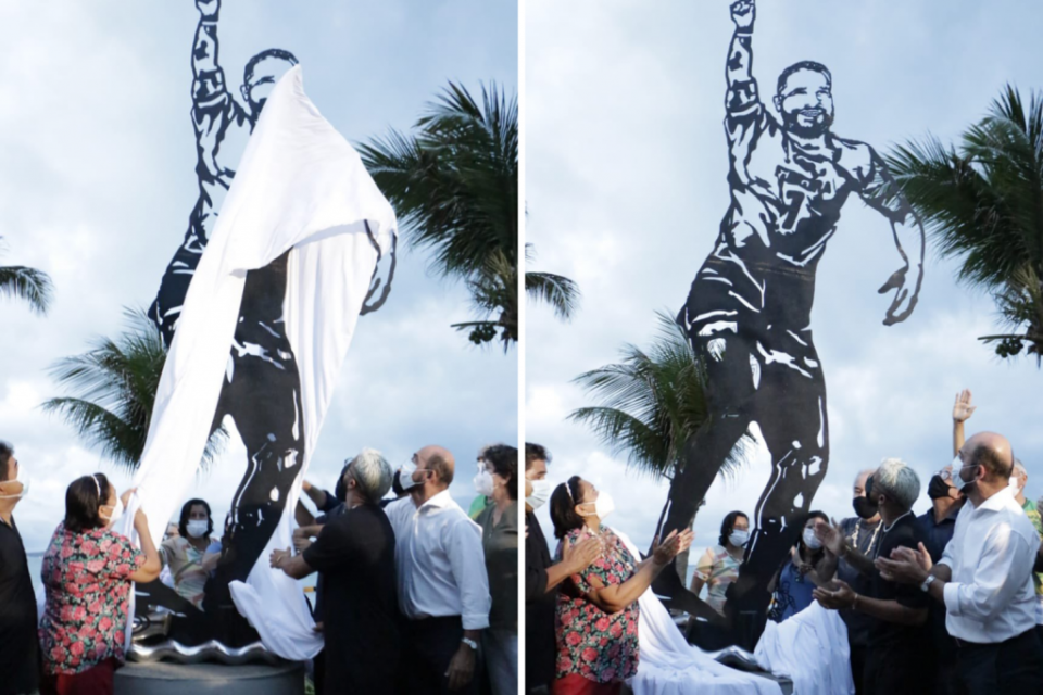 Italo Ferreira ganha estátua de cinco metros de altura