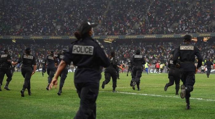 Tumulto em jogo da Copa Africana deixa ao menos 6 mortos