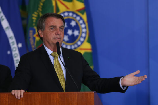 Bolsonaro atribui inflação a ‘fique em casa’ e ataca PT