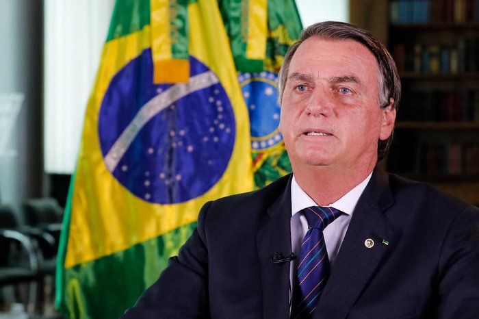 Bolsonaro diz que manterá neutralidade e evita criticar russos