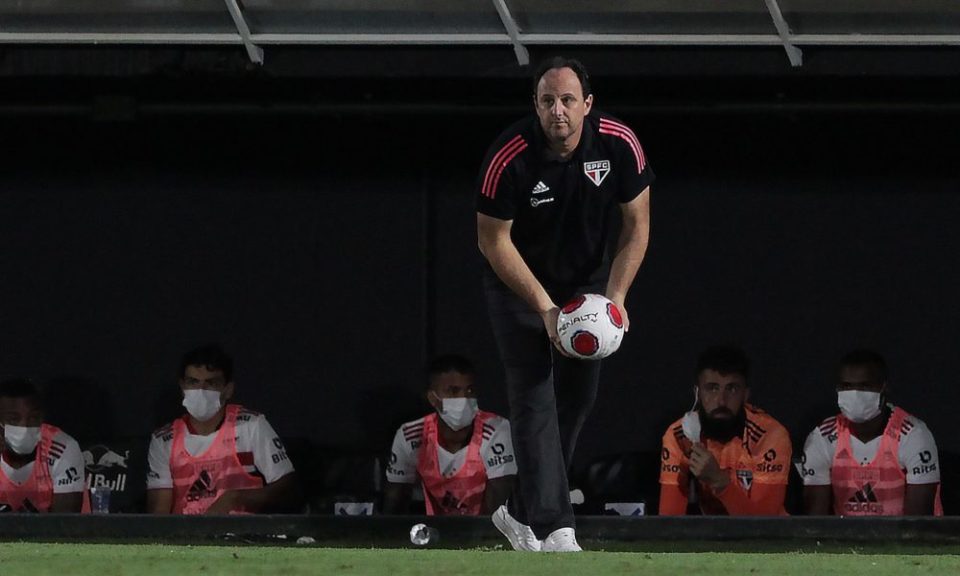 Rogério Ceni vê evolução no São Paulo, mas lamenta erros