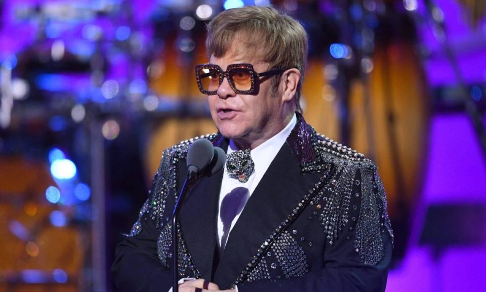 Jatinho de Elton John sofre pane e faz pouso de emergência