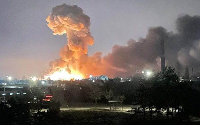 Kiev sofre novos bombardeios e se prepara para invasão russa