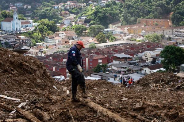 Petrópolis ainda tem 218 desaparecidos após chuva