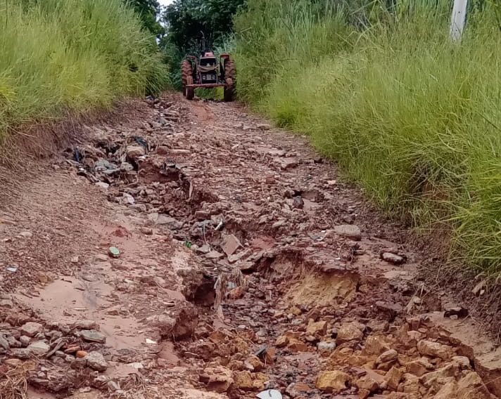 Excesso de chuva danifica até 400 km de estradas rurais