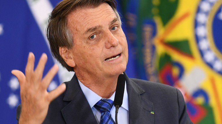 Bolsonaro pega avião mas Palácio não confirma o destino