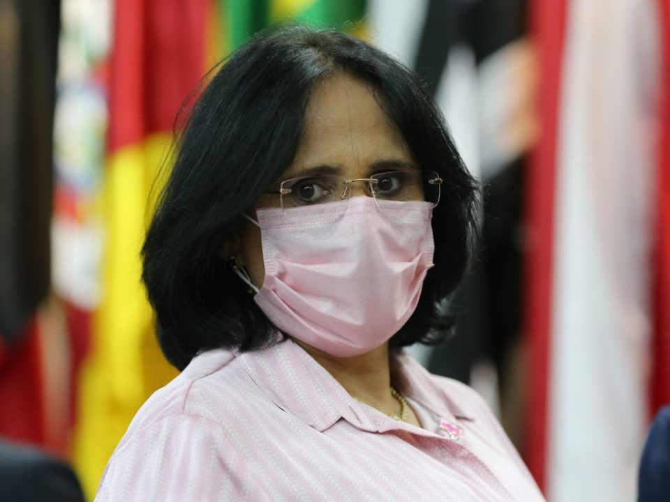 Damares associa gravidez precoce ao uso do TikTok