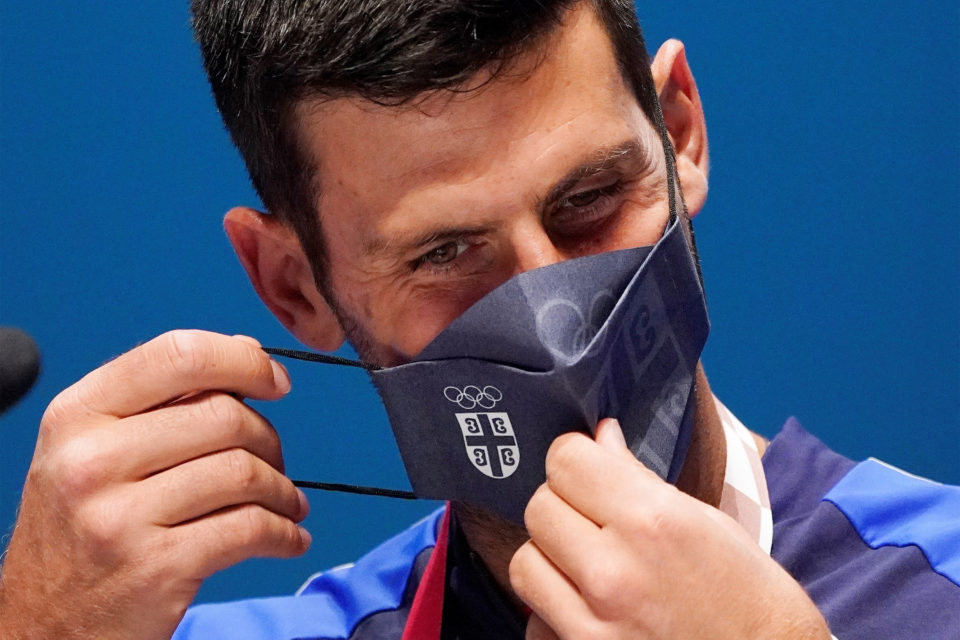Djokovic admite erro ao dar entrevista após teste positivo