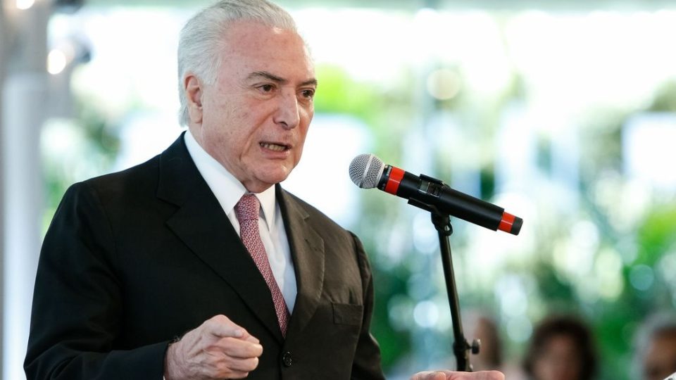 Temer e mais 7 são absolvidos em ação que o levou à prisão