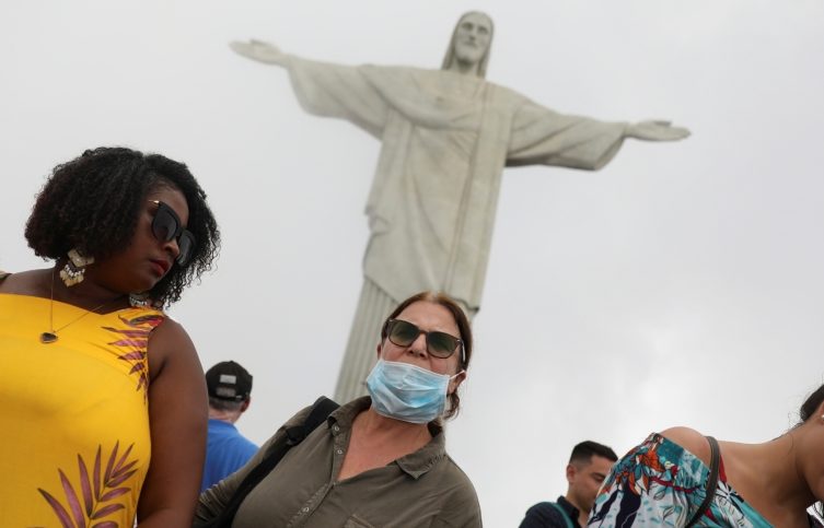 Rio é a primeira capital a liberar o uso total de máscaras