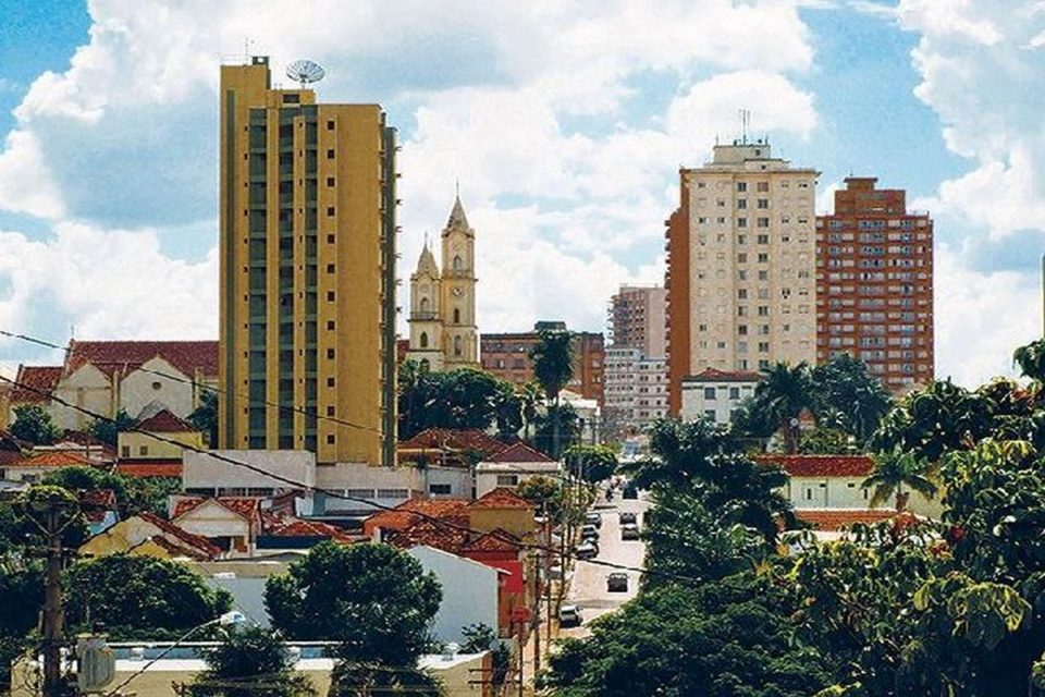 Mulher de 22 anos é morta com tiro na cabeça em Lins