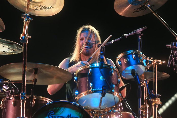 Após morte de Taylor Hawkins, Foo Fighters cancela turnê