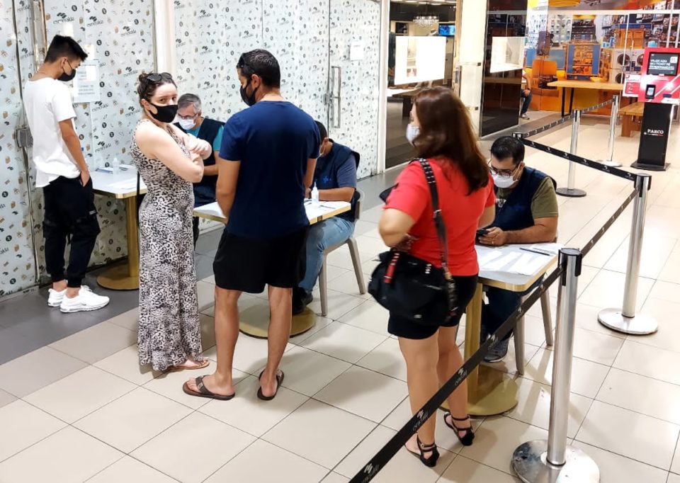 Ação no Esmeralda Shopping imuniza 596 pessoas em Marília