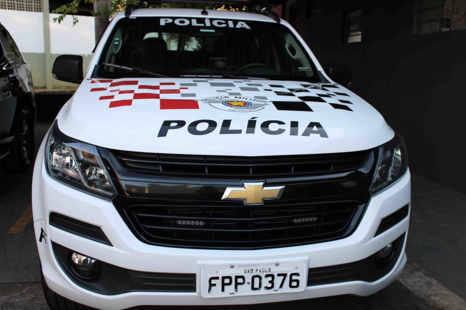 Homem briga com a esposa e é denunciado por porte de arma