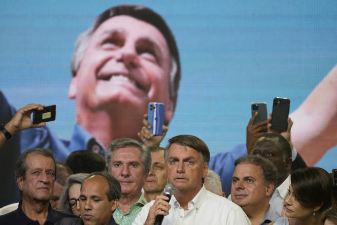 ‘Embrulha o estômago cumprir Constituição’, diz Bolsonaro