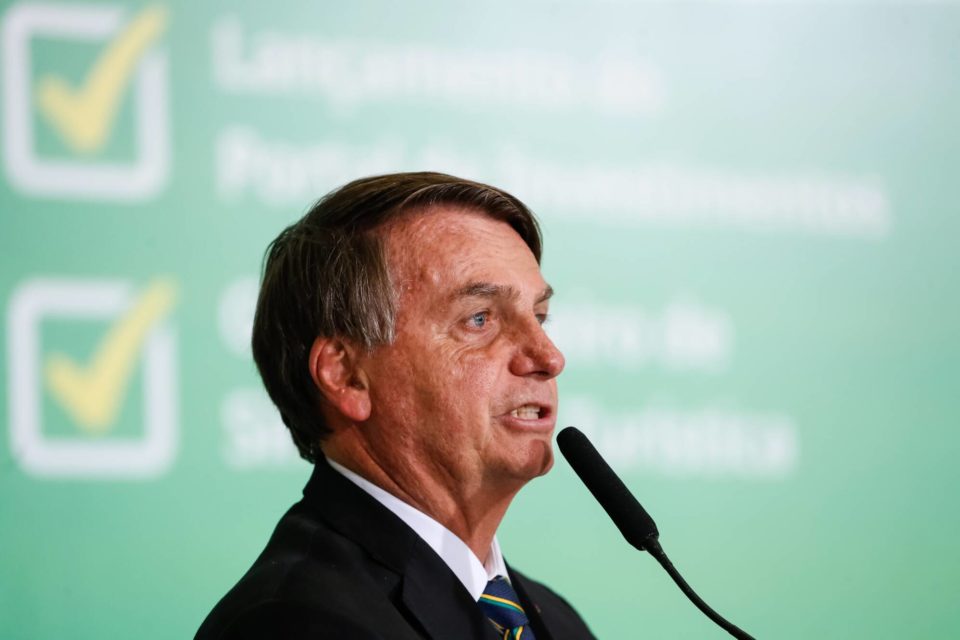 Bolsonaro diz que cobrará MME sobre redução do diesel